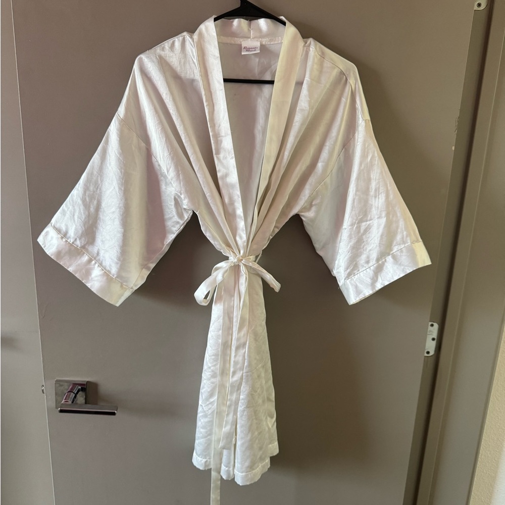 Elegant Creamy White Women's Short Sleeve Robe
